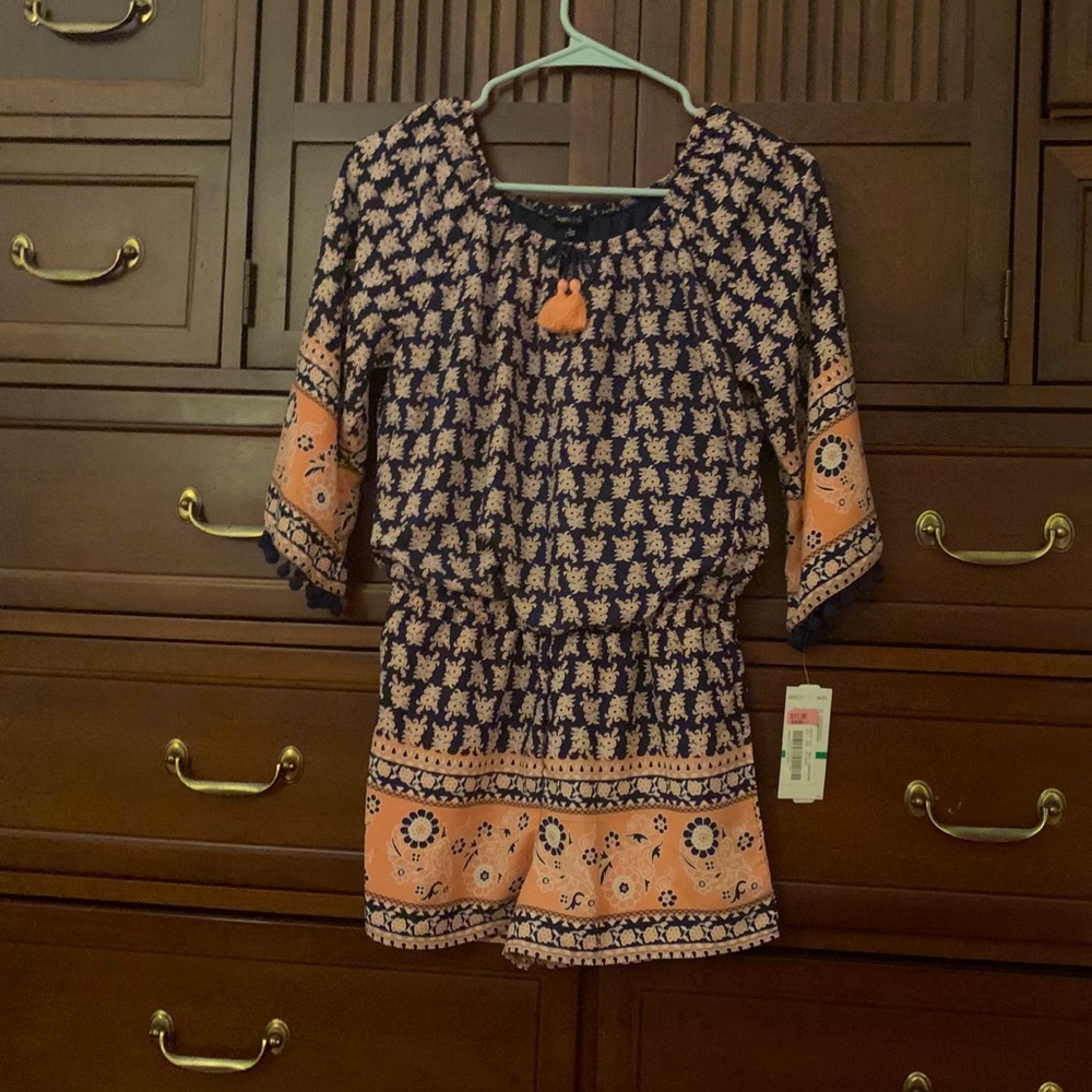Cute Romper w/ Pom poms Size Large